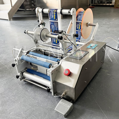 छोटे टेबलटॉप स्टिकर लेबलिंग मशीन 100W अर्ध स्वचालित सटीक