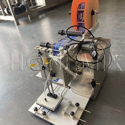 अर्ध स्वचालित स्टिकर लेबलिंग मशीन 100W फ्लैट बोतल लेबल एप्लीकेटर